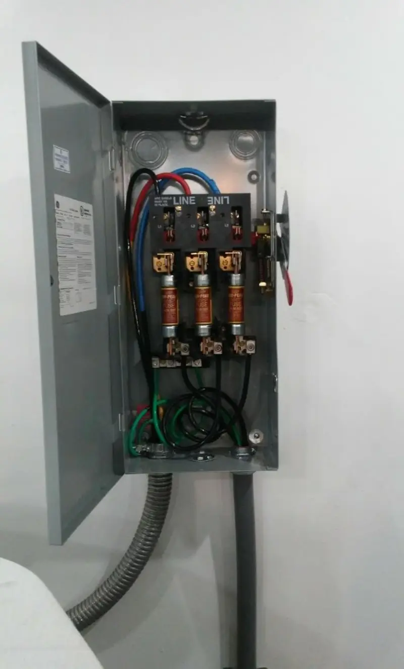 Three-phase disconnect switch installed for Smoke Detector Installation in Laureldale